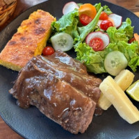 Asado paraguayo con chipa guasu,mandioca y ensaladilla