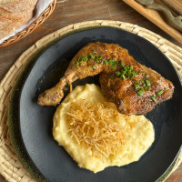 Muslo de pollo asado con pure de papas