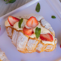 Croissant con frutilla