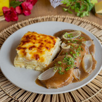 Peceto en salsa madera con papa a la crema