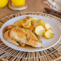 Grille de pollo con papas panaderas