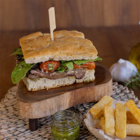 Focaccia roastbeef con chips
