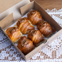 Medialuna con dulce de leche x 6 und